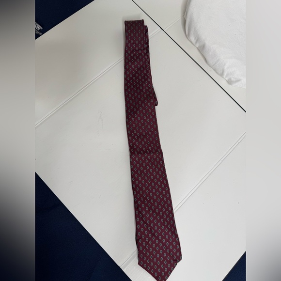 Woodward & Lothrop Store For Men 100% Silk Tie made in Italy. (A) - Picture 3 of 5